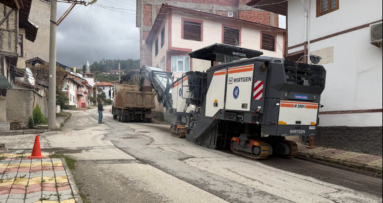İSKİLİP’TE ASFALT YENİLEME ÇALIŞMALARI BAŞLADI
